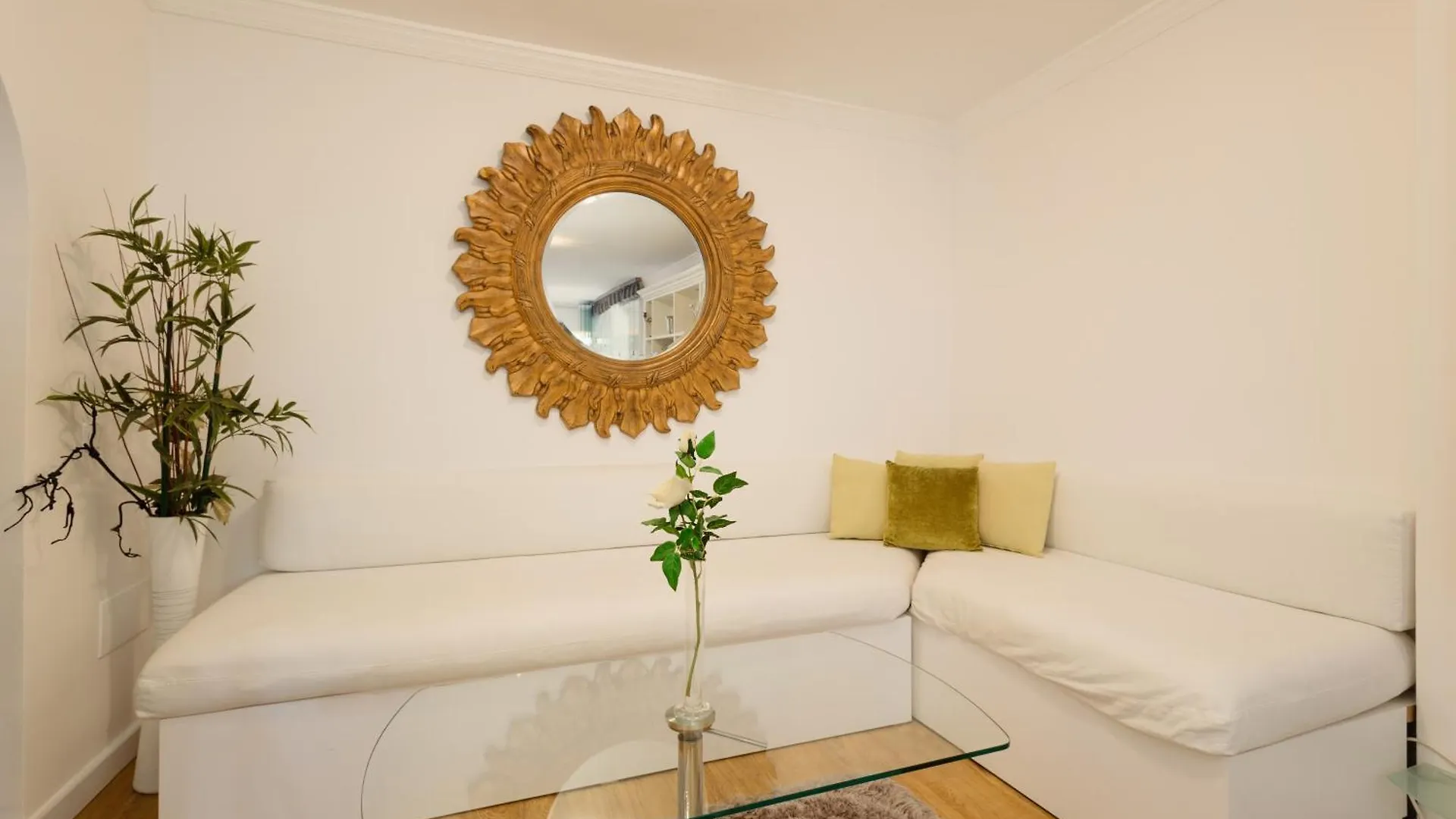 Ground Floor Holiday Apartment With Terrace And Pool In Puerto Banus, Marbella 0*,